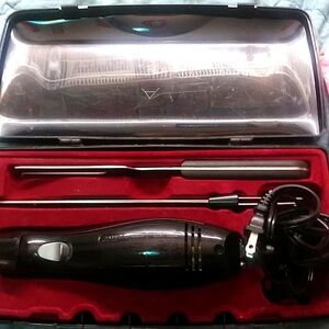 Halmilton Beach Electric Knife with blades and. Storage Case